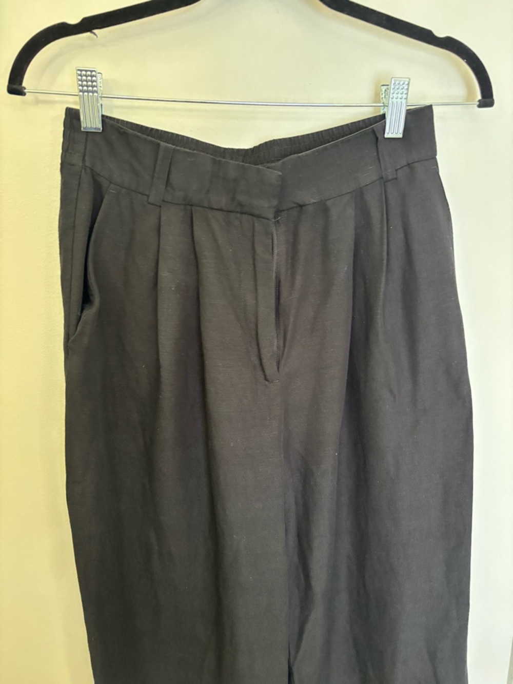 Women’s Black Pleated Linen Blend Pants
